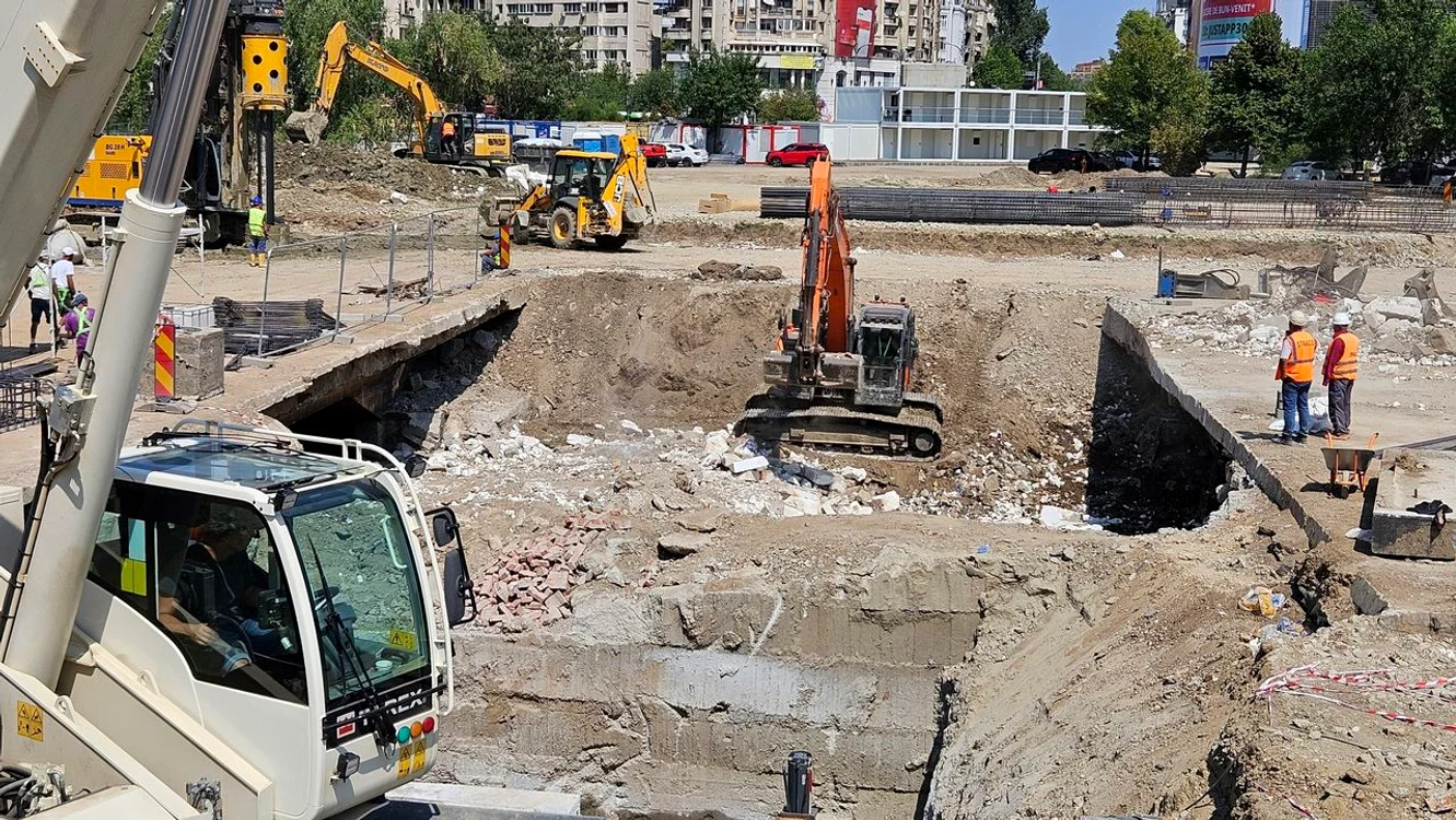 Lucrări de refacere a Planșeului Unirii (© Facebook / Primaria Sectorului 4)