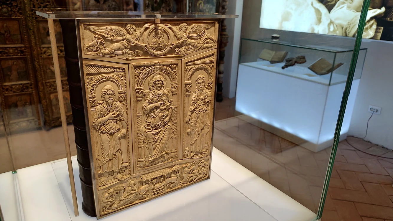 Facsimilul manuscrisului Codex Aureus, expus pentru public FOTO Adevărul