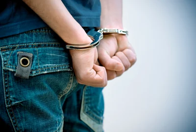 Tanar copil adolescent catuse arestat FOTO Shutterstock jpg