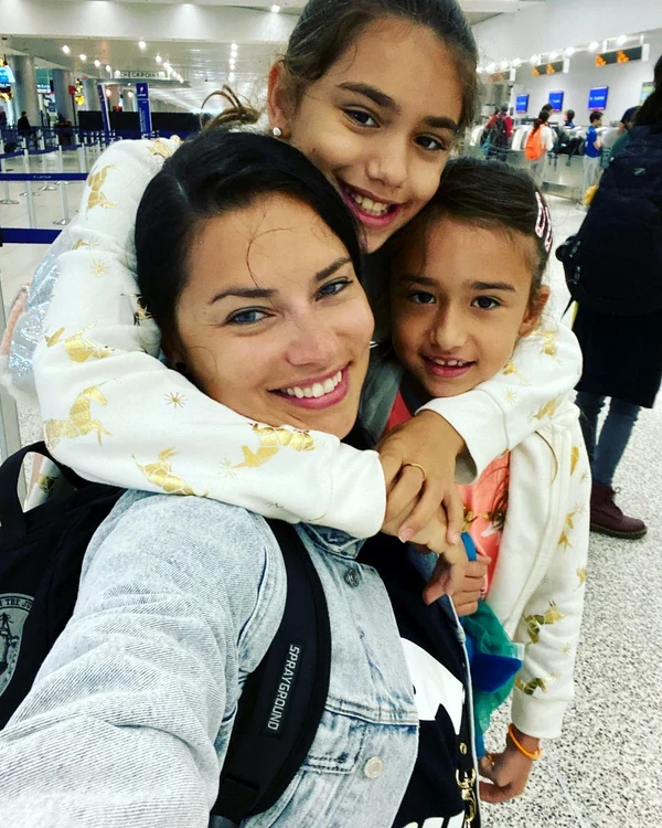 3 adriana lima si fetele ei valentina si sienna jpg jpeg