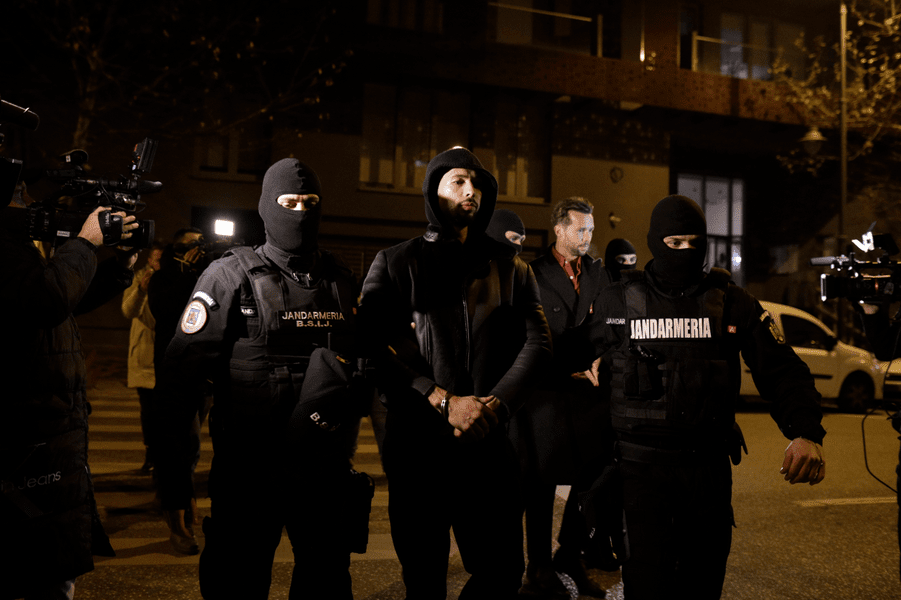Fraţii Andrew şi Tristan Tate au fost arestați. O fostă polițistă din București le-ar fi fost complice