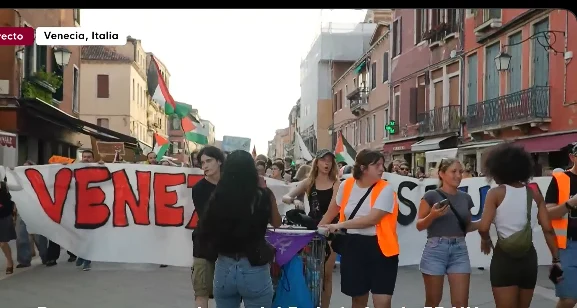 Ambasadorul SUA în Italia, întâmpinat cu proteste la Veneția. Sosirea miliardarului cu superiahtul personal, interpretată ca o sfidare