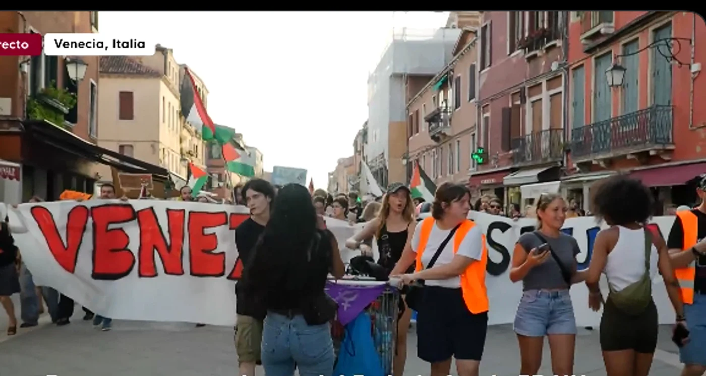 Sute de persoane au protestat la Veneția. Captură X RTVE Noticias