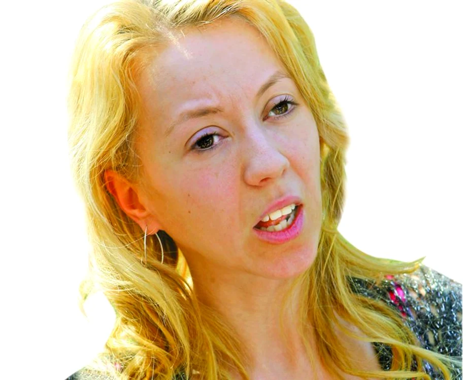 
    Larisa Drăgulescu  