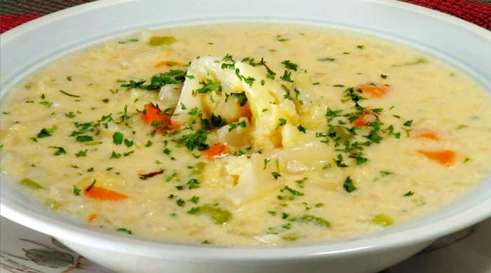 Cum să eviți brânzirea smântânii în ciorbă