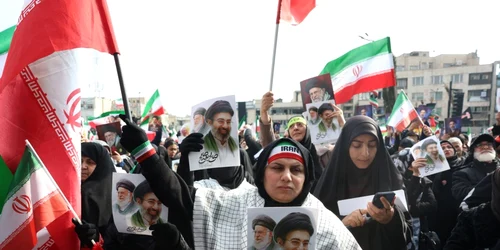 manifestatii iran pentru sustinerea noului ayatollah  FOTO EPA 13815624 jpg