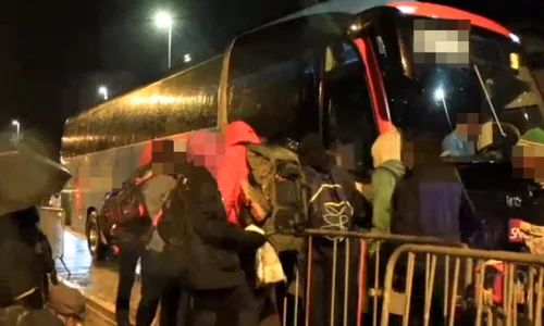 franta autocar plin cu romani blocat soferii au fost arestati iar pasagerii au fost trimisi inapoi in tara jpeg