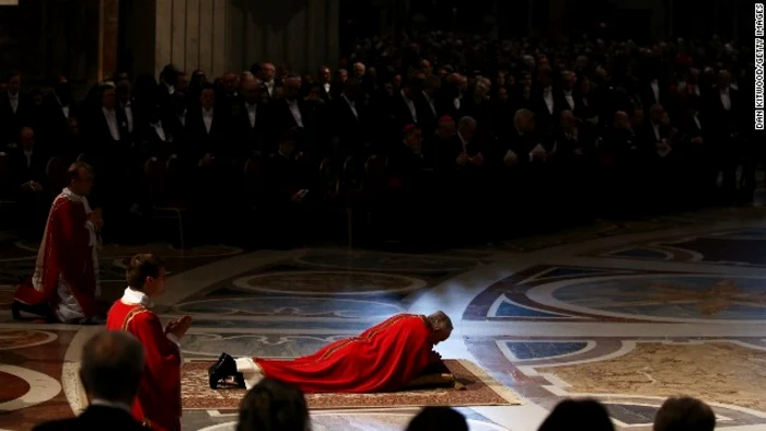 Noul papă a suprins întreaba lume prin neconvenţionalitatea faptelor sale.  FOTO: CNN