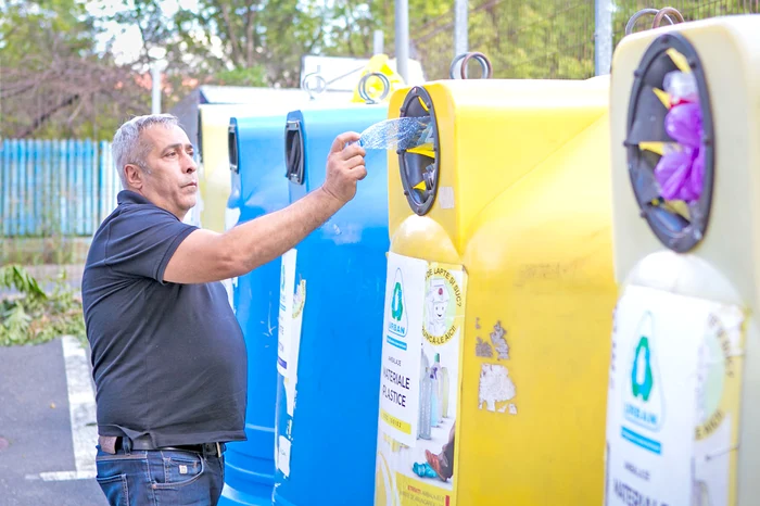 PET-urile trebuie să fie golite de aer, astfel încât să ocupe cât mai puțin loc