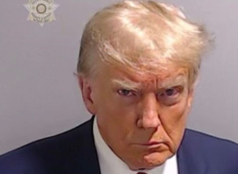 Trump, mai bine cotat în sondaje față de rivalii republicani, după publicarea fotografiei sale judiciare