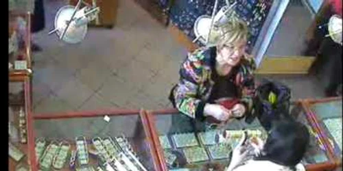 Hoții fură chiar de sub nasul angajaților