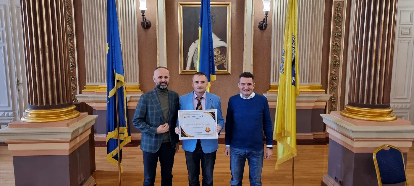 Antoniu Martin alături de Călin Bibarț și Ciprian Cristea FOTO Primăria Arad 