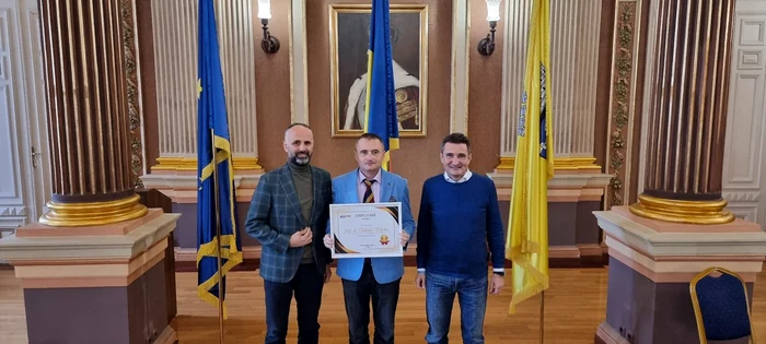 Antoniu Martin alături de Călin Bibarț și Ciprian Cristea FOTO Primăria Arad