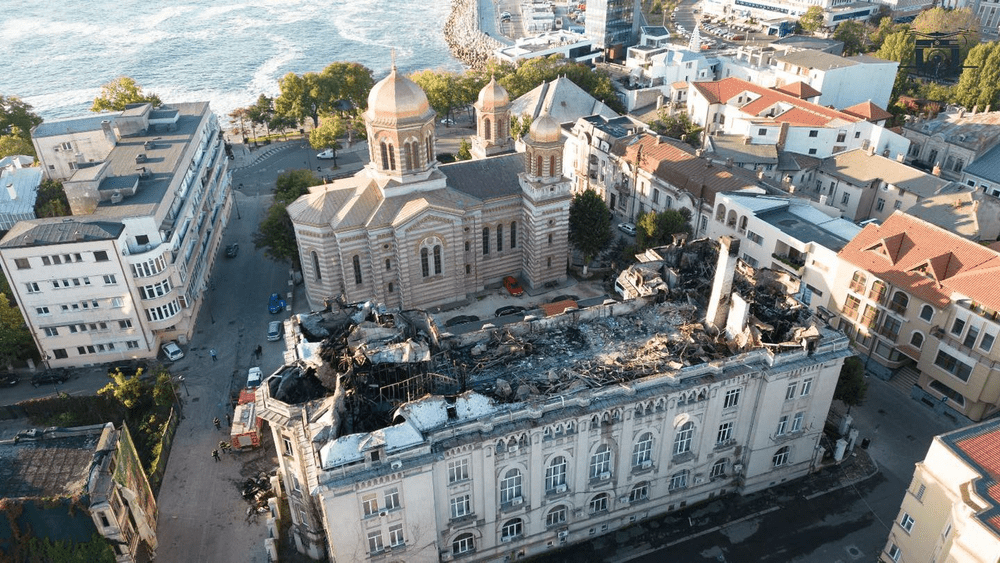 Imaginile dezastrului: Palatul Arhiepiscopal din Constanța, distrus în urma incendiului VIDEO 
