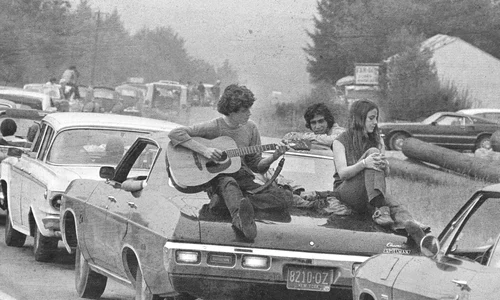 Infuzia și confuzia modelelor  în comunismul românesc  Woodstock – Cenaclul „Flacăra“ – „Omul altfel“ al lui Adrian Păunescu jpeg