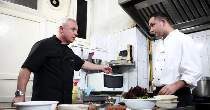 Bucătarul-şef
Victor Melian ajuta restaurantele cu probleme să se repună „pe
picioare“ FOTO Pro TV