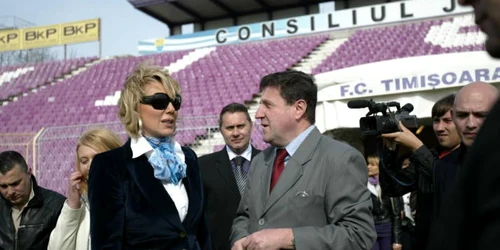 Lepa Brena pe stadionul "Dan Păltinișanu"