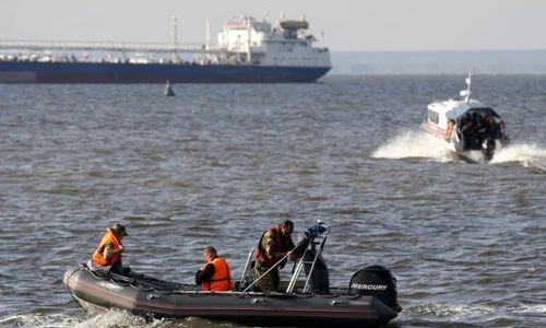 Ei au supravieţuit naufragiului FOTO: Reuters jpeg