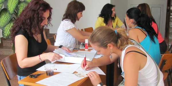 Absolvenţii sunt aşteptaţi să se înscrie în evidenţele AJOFM (Foto Arhivă)