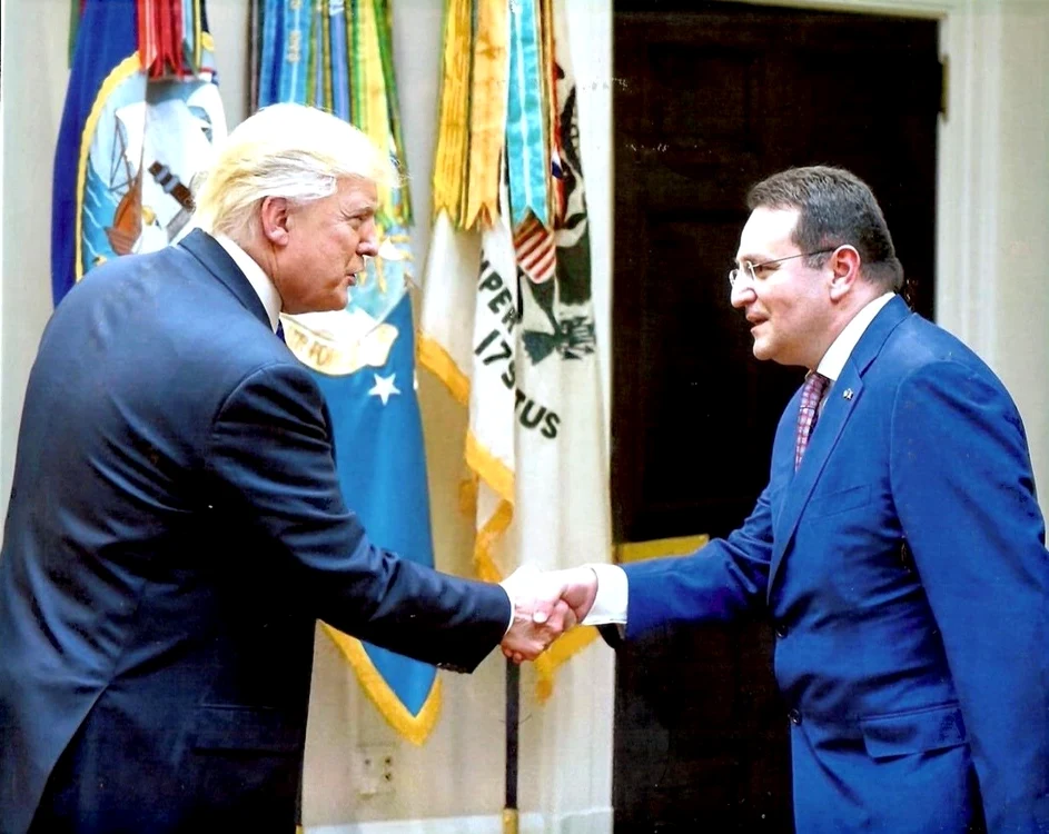 Donald Trump și George Maior, în timpul unei vizite la Casa Albă. FOTO: Arhivă personală