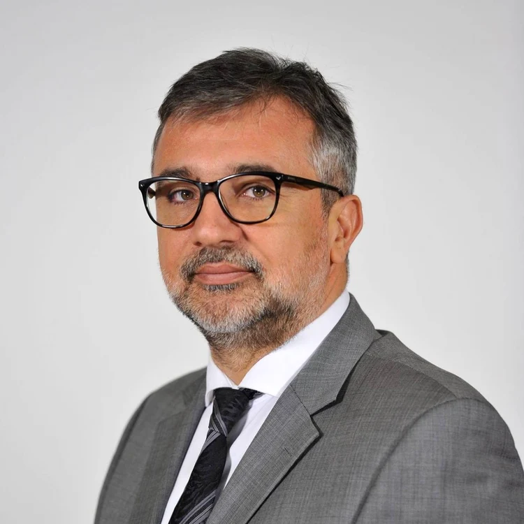 Ministrul Lucian Romaşcanu
