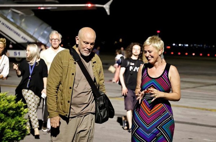John Malkovich a ajuns la Timișoara. Faimosul actor american va avea trei reprezentații pe scena TNT FOTO
