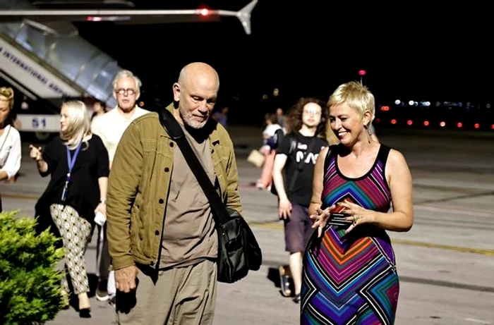 John Malkovich și Ada Hausvater, directorul Teatrului Național din Timișoara FOTO TNT