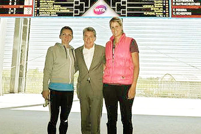 Simona Halep a debutat cu  dreptul la Madrid. Ieri, în  primul tur, ea a învins-o cu  6-2, 6-0 pe nemţoaica Julia Goerges