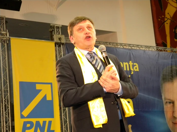 Crin Antonescu a vorbit la Ploieşti despre un procent de 25% la europarlamentare pentru PNL. FOTO Dana Mihai