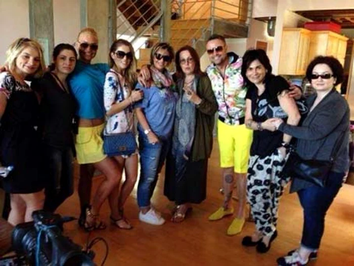 Interpreta de muzică populară nu a făcut deplasarea în Statele Unite alături de fiica ei.