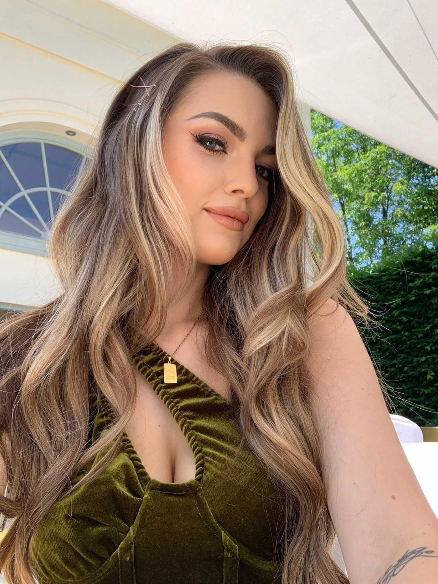 O influenceriță de 31 de ani a fost găsită strangulată într-o pădure