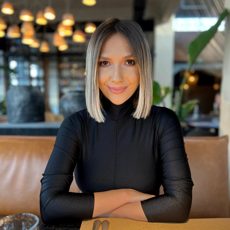 Adela Popescu