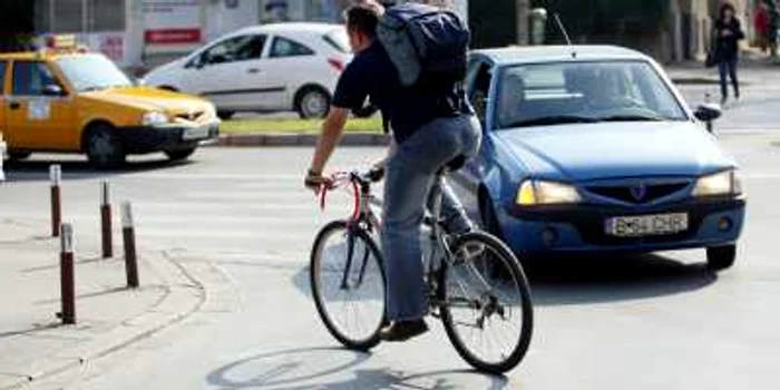 Poliţia recomandă bicicliştilor să circule corect pentru a nu-şi pune viaţa în pericol FOTO Arhivă