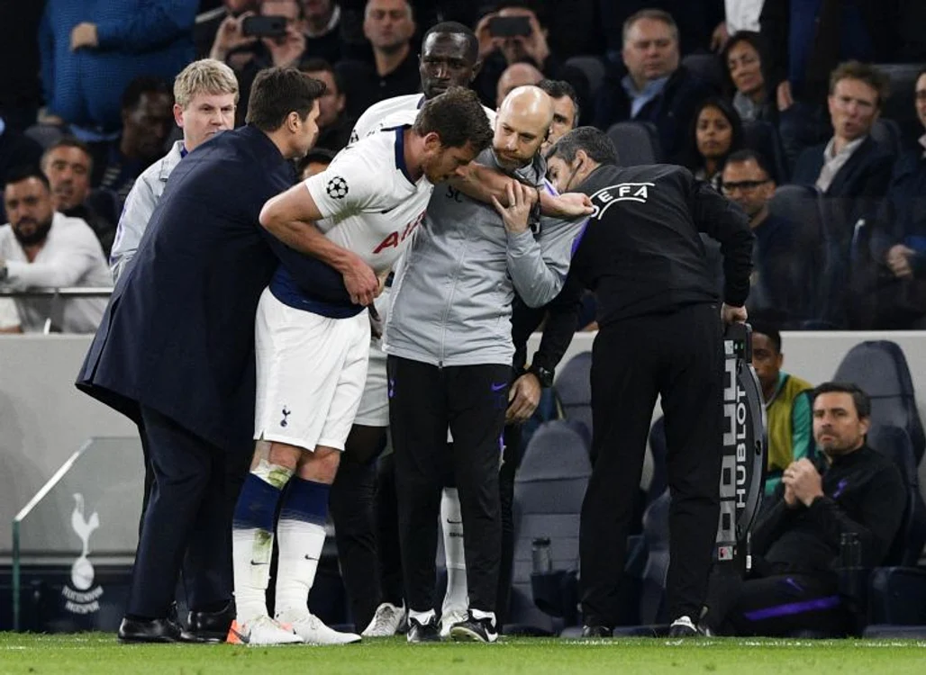 
    Belgianul Vertonghen a fost la un pas de leșin pe terenFOTO: Guliver/ Gettyimages  