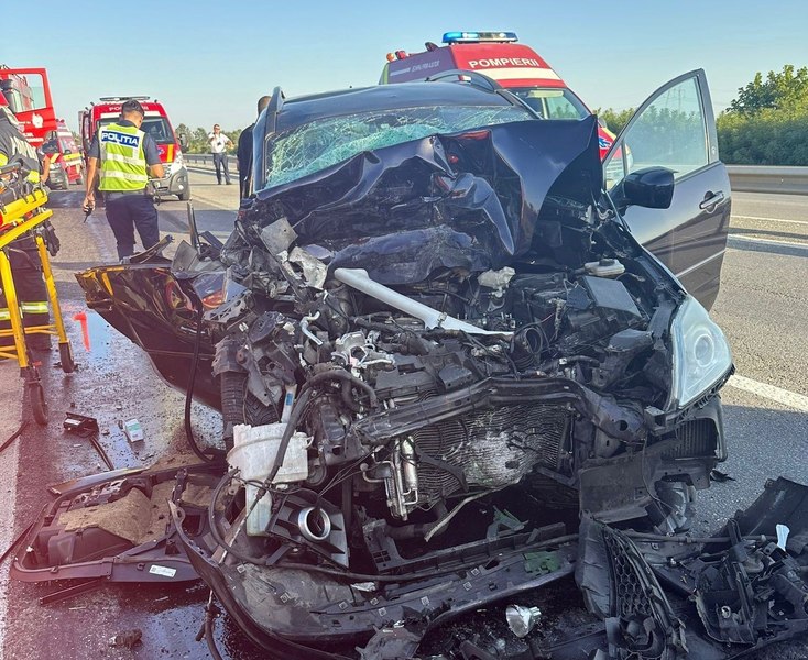 Accident grav pe Autostrada București - Pitești. Patru adulți şi doi copii au ajuns la spital
