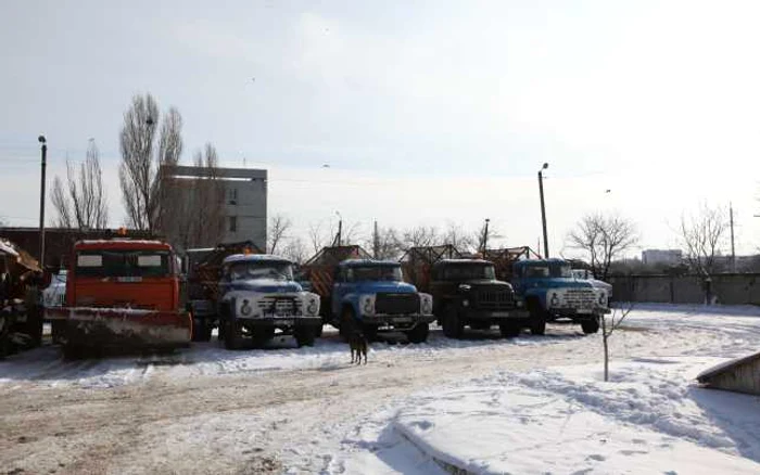 Maşinile vechi sunt gata de a interveni în caz de ninsoare FOTO Adevărul