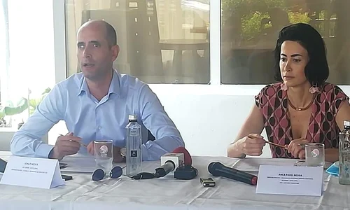 Anca Pavel Nedea și fratele său, Ionuț Nedea, cel care deține agenția litoralulromanesc ro, au susținut marți o conferință de presă jpeg