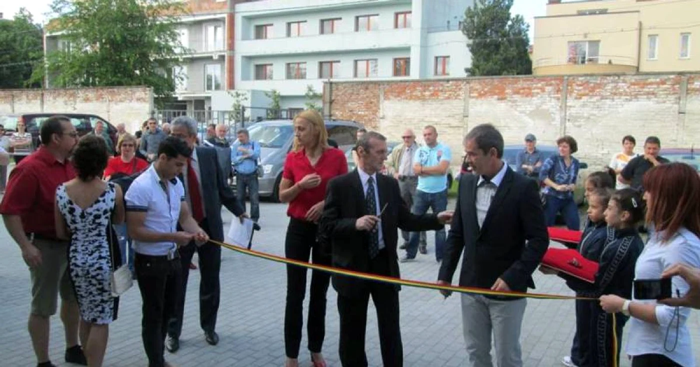 Camelia Potec a fost prezentă la inaugurarea unei săli de gimnastică din Arad FOTO arq.ro