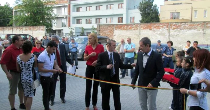 Camelia Potec a fost prezentă la inaugurarea unei săli de gimnastică din Arad FOTO arq.ro