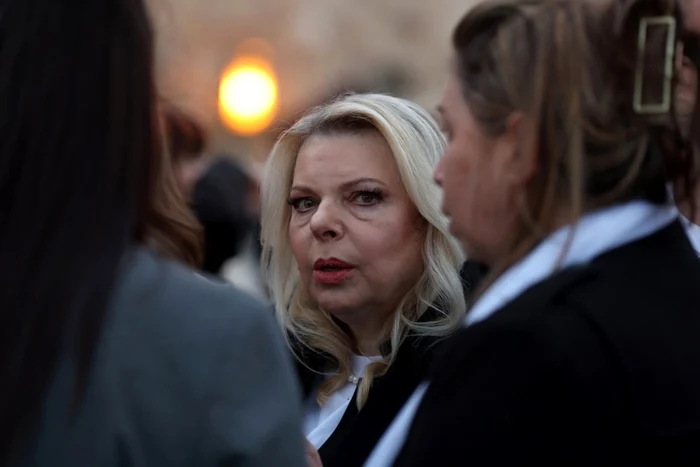 Soția premierului israelian Sara Netanyahu la o întâlnire cu familiile ostaticilor israelieni
