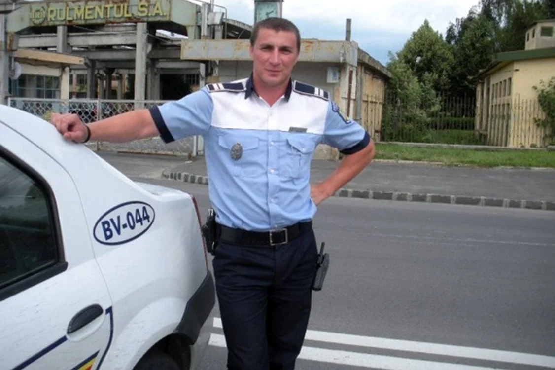 Polițistul-influencer Marian Godină este supărat pe meșteri români și s-a apucat singur de renovat