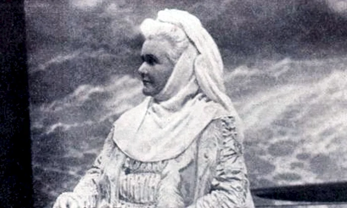 Regina Elisabeta – Portret subiectiv jpeg