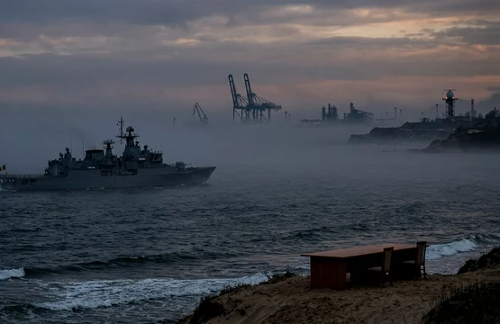 nave mare agitata foto AI Gemini jpg