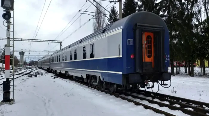 Patru trenuri cu călători, blocate în județul Mureș. Foto: Radio Tg.Mures/Viorel Bucur