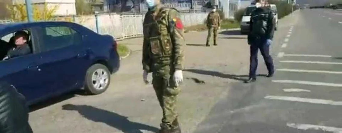 militari in strada