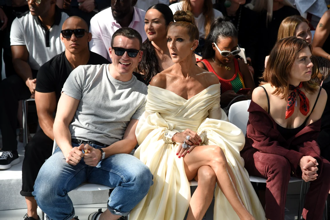 Pepe Muñoz (34 ani) și Céline Dion (51 ani) la o prezentare de modă care a avut loc în capitala Franței, Paris
