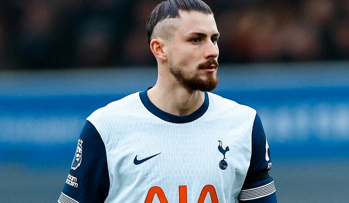 Radu Drăgușin joacă pe post de fundaș central la Tottenham/FOTO: Facebook