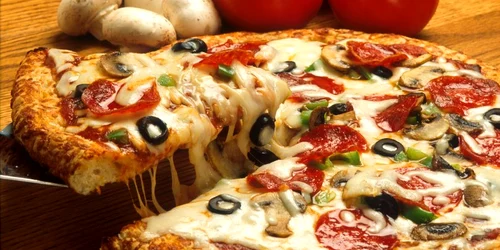 Pizza italiană la Sala Palatului