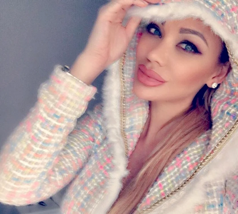 Bianca Drăguşanu are multe comenzi pentru acest model de palton
