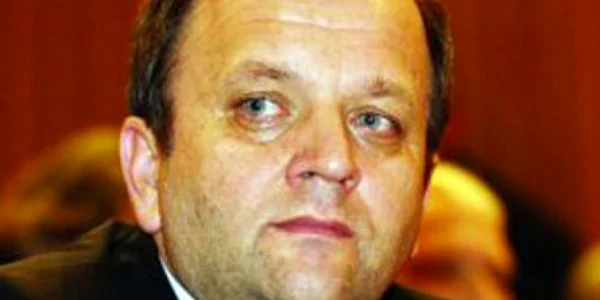 Flutur: "PDL nu doreşte ruperea coaliţiei, iar PSD poate provoca o criză politică"